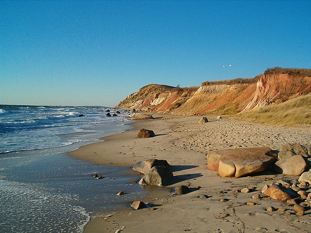 640px-Gay_Head_cliffs_MV.JPG