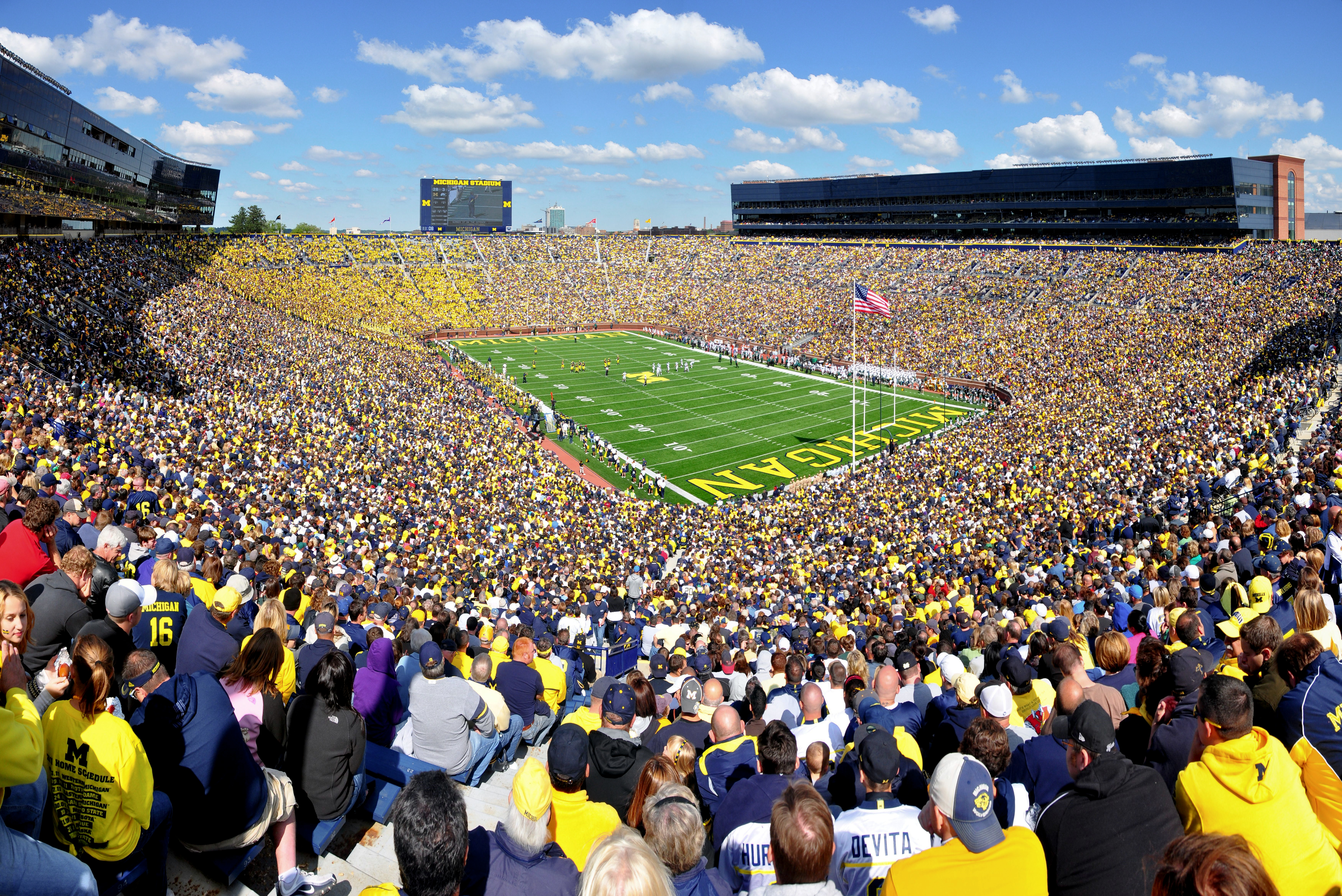 Michigan_Stadium_2011.jpg