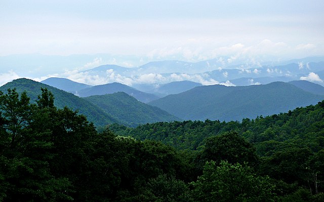 640px-Rainy_Blue_Ridge-27527.jpg