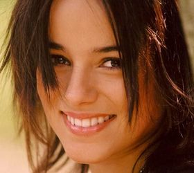 alizee-open.jpg