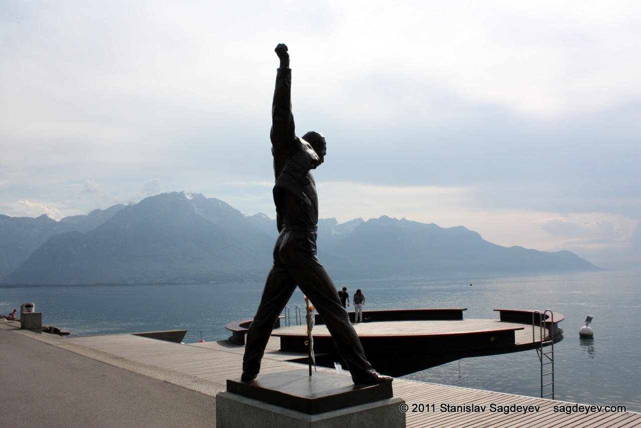 Freddie-Mercury-statue-Montreux-3.jpg