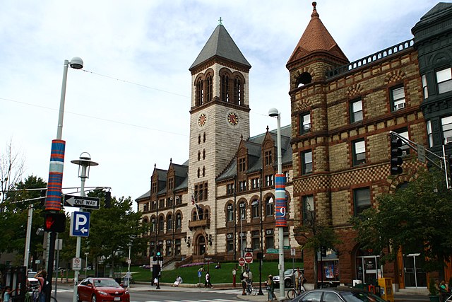 640px-Cambridge-MA-cityhall.jpg